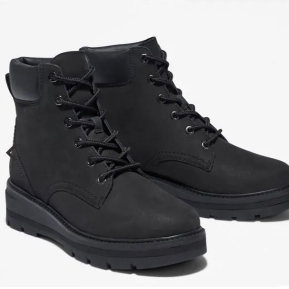 Timberland Cheyenne Valley Mid Lace Up trail boot/casual  Womens NEW IN BOX